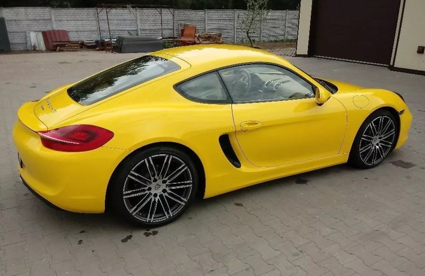 To Porsche 981 Cayman zostało wystawione na przetarg.