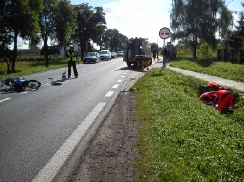 Wypadek w Józefowie: Zderzenie motorowerzysty z busem