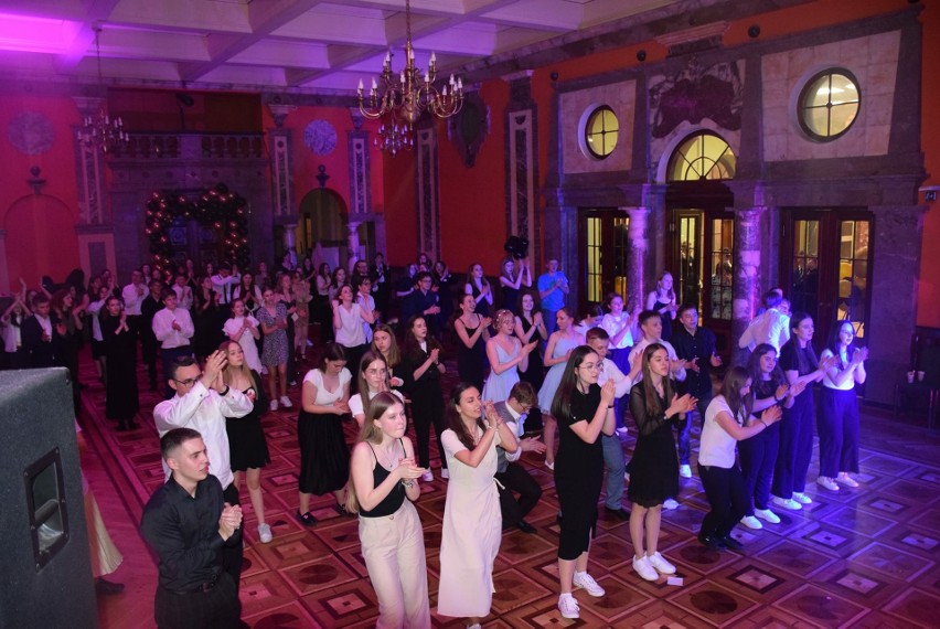 Bal Trzydziestolecia z okazji jubileuszu Katolickiego Stowarzyszenia Młodzieży Diecezji Kieleckiej odbył się w Wojewódzkim Domu Kultury