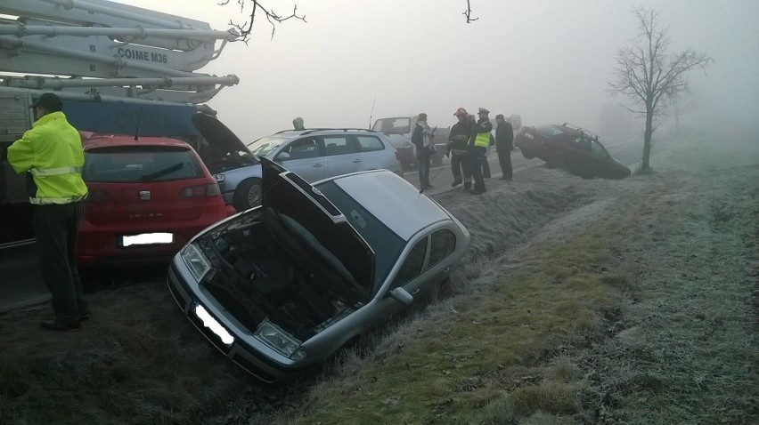 Wypadek w Myszkowie. 4 osoby ranne zderzyło się 7 samochodów