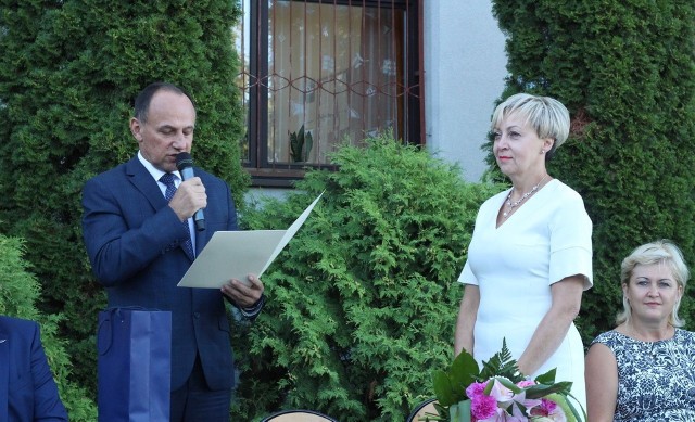 Anna Gollasch otrzymała nominację na dyrektora Zespołu Szkół numer 1 w Kozienicach z rąk Krzysztofa Wolskiego, starosty Powiatu Kozienickiego.