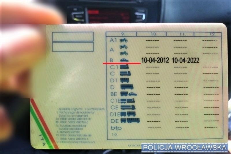 Włoskie prawo jazdy kupił przez internet. Pakistańczyk zatrzymany we Wrocławiu 