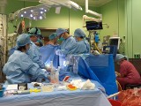 Poznańskie stowarzyszenie pomogło sprowadzić szwajcarskiego lekarza, by ratować dziecięce serca