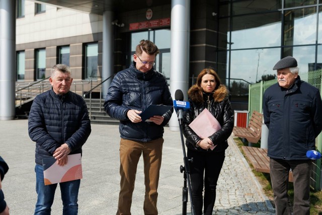 Kilkoro radnych, którzy złożyli zawiadomienie do prokuratury zapowiada, że informacje na ten temat trafią też do Wojewódzkiego Inspektoratu Ochrony Środowiska i do Regionalnej Izby Obrachunkowej. Radni pytają, czy komunalna spółka miejska mogła nielegalnie zagospodarowywać nieczystości.