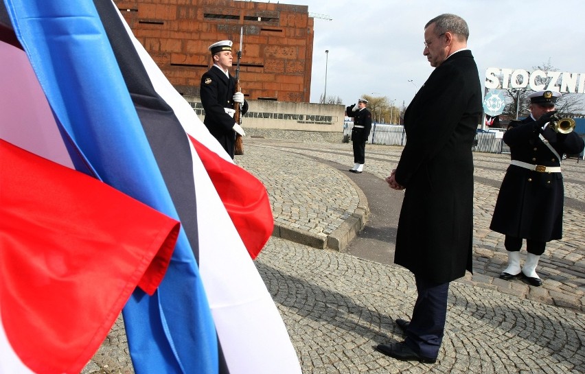 Prezydent Estonii z wizytą w Gdańsku. Złożył wieniec pod Pomnikiem Poległych Stoczniowców [ZDJĘCIA]