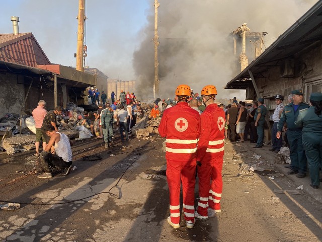 Wybuch w centrum handlowym w Erywaniu. Służby nie poinformowały jeszcze, co spowodowało zapalenie się fajerwerków