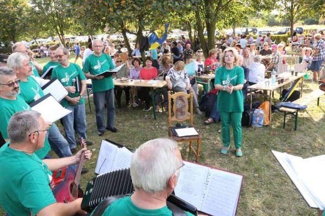 Jedną z atrakcji festynu był występ zespołu Camerton, był też grill, kabaret i konkursy oraz zabawy dla dzieci.