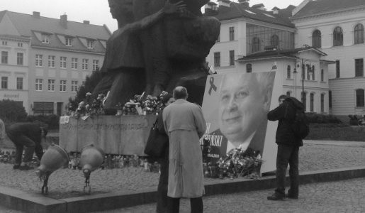 Uczciliśmy pamięć tragicznie zmarłych, dwie minuty dla ofiar katastrofy pod Smoleńskiem [wideo]