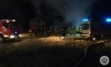 Zbójna. Pożar domu drewnianego w Zbójnej. Strażacy odnaleźli dwa zwęglone ciała [ZDJĘCIA]