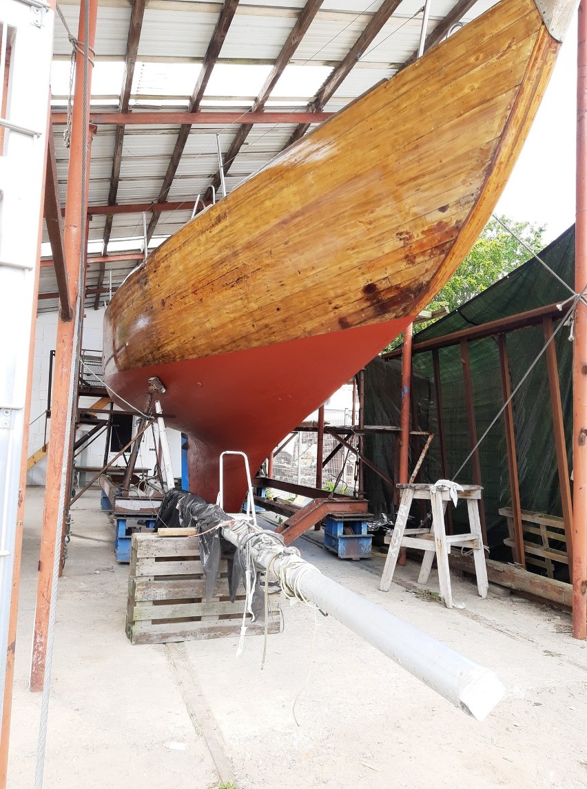 Nowy właściciel "Gryfity" remontuje jacht. Jednostka pozostanie w Ustce i posłuży do szkolenia młodzieży