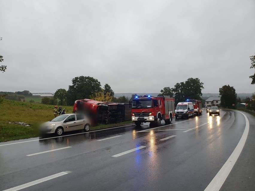 Wypadek na DK 7 w Michałowicach spowodował utrudnienia.