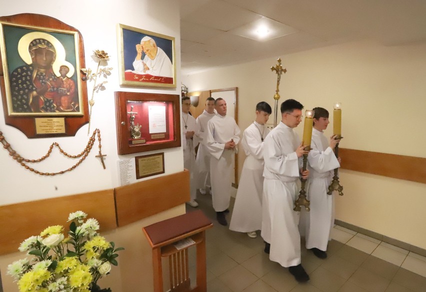 W ramach Światowego Dnia Chorego biskup radomski Marek Solarczyk odprawił mszę w szpitalu na Józefowie i odwiedził chorych