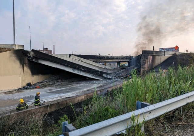 Zawalił się wiadukt nad autostradą I-95 w mieście Filadelfia, w stanie Pensylwania w USA.