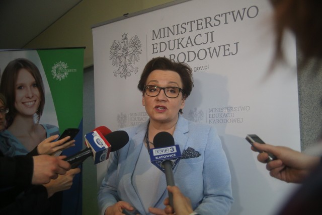Wizyta minister edukacji Anny Zalewskiej wzbudziła w Mysłowicach sporo emocji