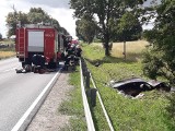 Olszownica, powiat opatowski. Wypadek na drodze krajowej nr 74, samochód zjechał do rowu. Są ranni