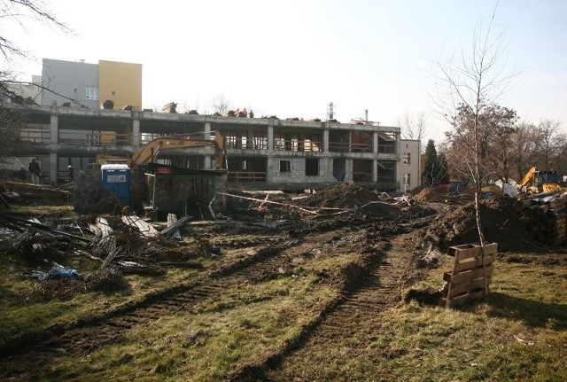 Firma Flisbud z Janowa Lubelskiego rozpoczęła budowę pawilonu ginekologiczno-położniczego przy ulicy Narutowicza.