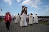 Lednica 2016: Tysiące młodych modli się przed Bramą-Rybą [ZDJĘCIA]