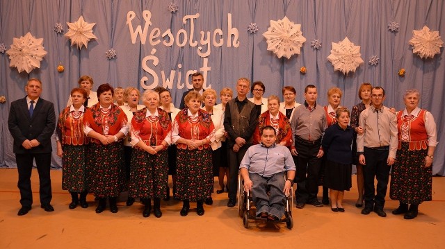 Na daleszyckiej scenie stanęli wspaniali artyści, a wśród nich Zespół Bąbelki, który tworzą osoby niepełnosprawne mieszkające na co dzień w Domu Pomocy Społecznej w Gnojnie.