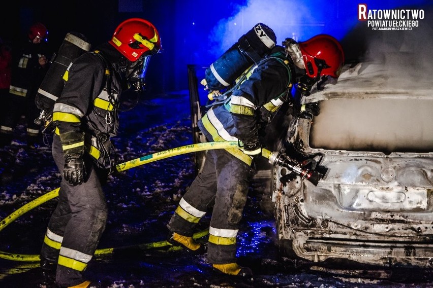 Pożar samochodu przy ul. Orzeszkowej. Auto stanęło w...