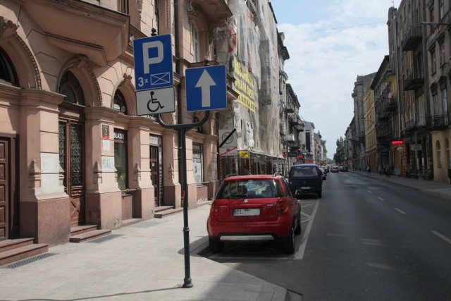 Osoby, które po 30 czerwca nie będą miały nowej karty parkingowej, nie będą mogły zostawiać auta na tzw. kopertach.