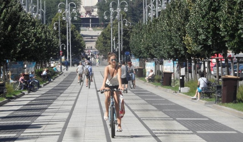 Jazda na rowerze to przyjemność, ale o bezpieczeństwie...