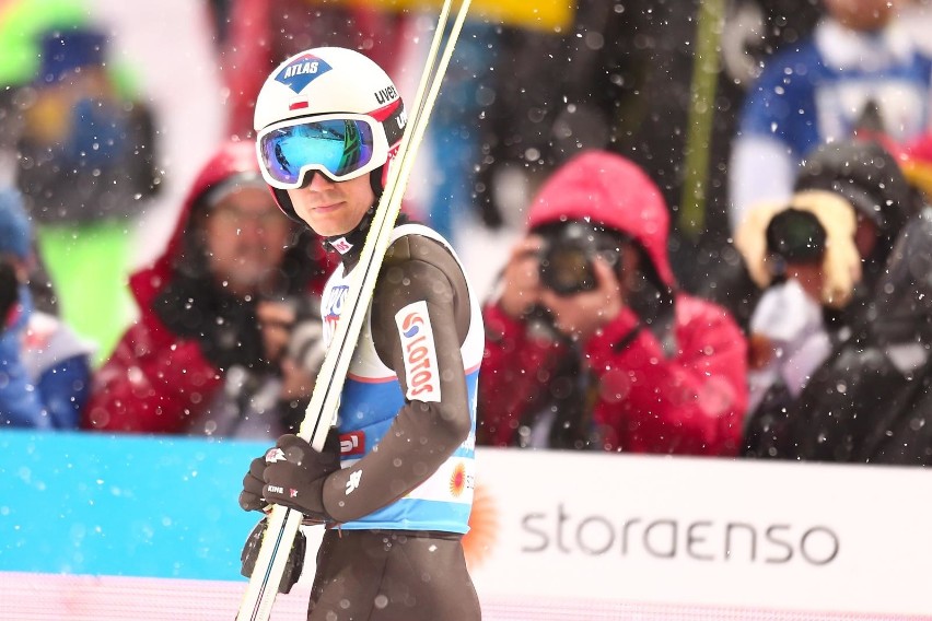 Kamil Stoch walczy o małą Kryształową Kulę w lotach...