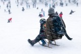 Rodzice rezerwują miejsca na ferie zimowe dla dzieci i siebie. W Zakopanem, ale nie tylko a bon turystyczny ułatwia wybór [27.01.2022]