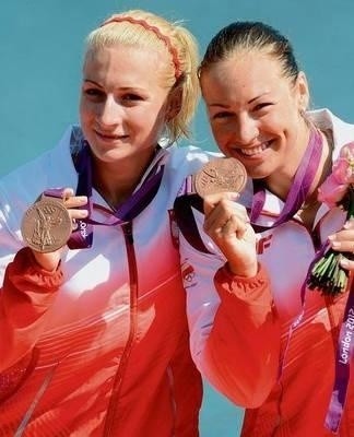 Wczorajsze medalistki: Karolina Naja (z lewej) i Beata Mikołajczyk FOT. PAWEŁ RELIKOWSKI