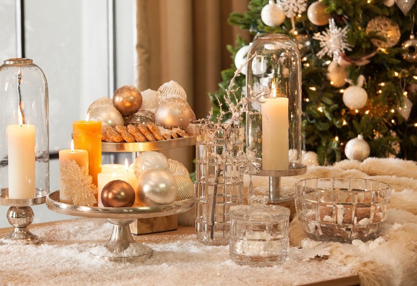 Dekoracje świąteczne na stół wigilijny: Jak go przystroić?