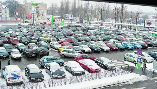 Na parkingu przed Manufakturą kierowców gubi zazwyczaj...