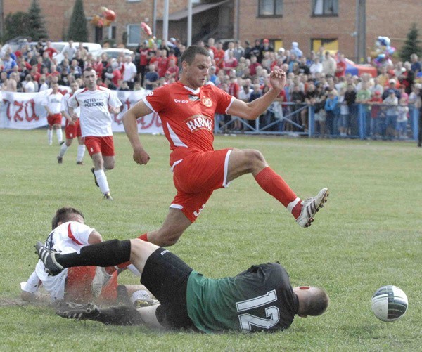 Widzewiacy pokonali 5:0 Szczerbiec Wolbórz. Bramkarz grał w ataku! (galeria)