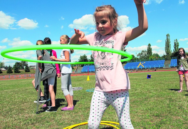 Maja z Kielc w przerwie kręciła hula-hoop. Przyznała, że jest w tym tak dobra, że naraz zrobi 100 kółek. Udało jej się.