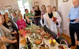 Wielkanoc naszych gości z Ukrainy. Święcenie pokarmów i wspólny obiad w Pałacu Seniora w Raszkowie. Zobaczcie zdjęcia
