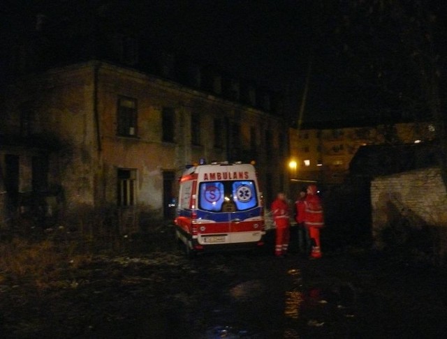 Na miejscu pożaru szybko pojawiła się karetka.