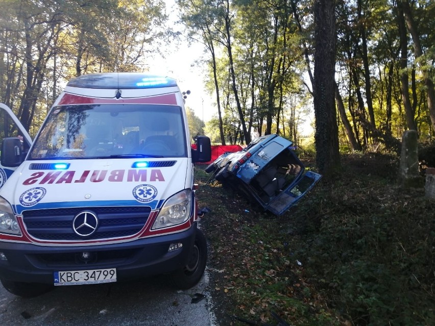 Wypadek w Ujeździe, jedna osoba zginęła, 14 zostało rannych,...