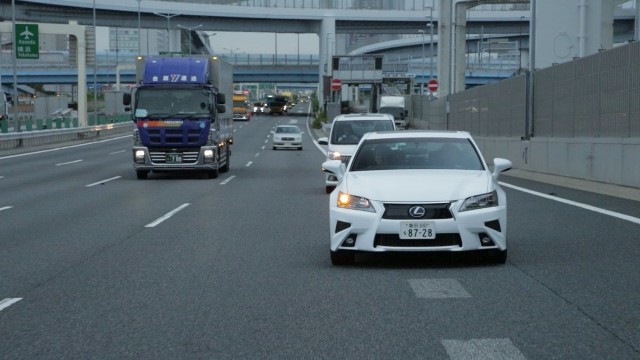 Toyota przedstawiła wyniki drogowych prób samochodu testowego Highway Teammate – zmodyfikowanego Lexusa GS – będącego demonstratorem technologii automatycznego prowadzenia pojazdów, które mają trafić na rynek już około roku 2020 / Fot. Toyota