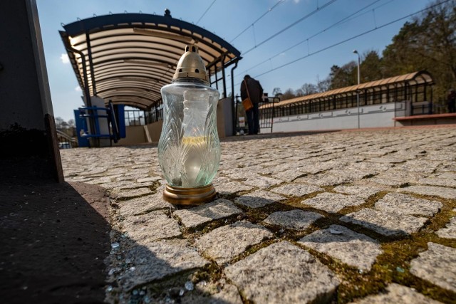 Liczby, tabele, czy porównania nie zawsze przemawiają do wyobraźni kierowców i pieszych. Dlatego też każdego dnia przez cały okres wakacji policja prezentuje bieżącą liczbę i lokalizację wypadków drogowych ze skutkiem śmiertelnym z ostatniej doby oraz od początku wakacji. Niestety z każdym dniem mapa jest coraz mniej przejrzysta, ponieważ przybywają  nowe punkty. Pod każdym punktem kryje się ludzki dramat!