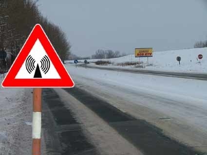- Tak wygląda znak drogowy ostrzegający o szkodliwym...