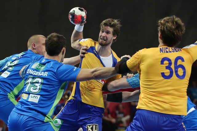 W drugim meczu grupy C mistrzostw Europy piłkarzy ręcznych Szwecja wygrała ze Słowenią 23:21 (16:9).