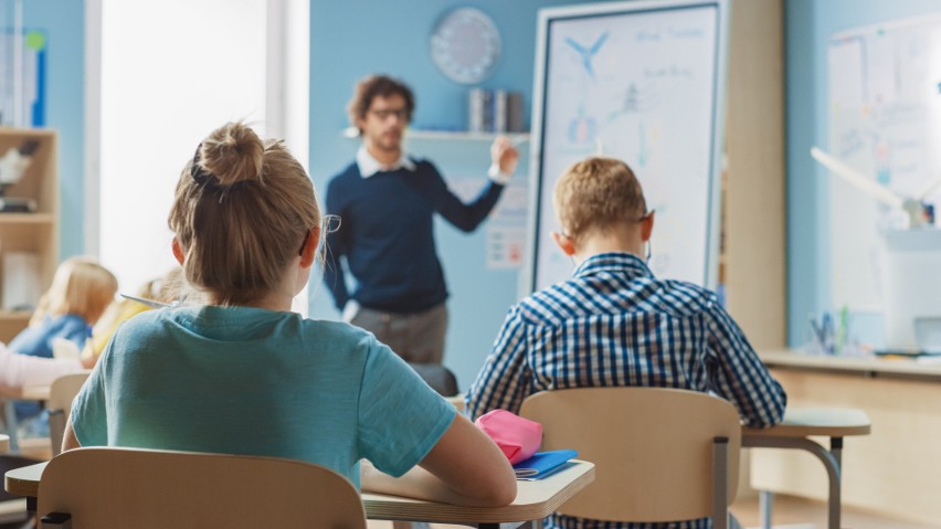 Pracownicy szkół i przedszkoli w Gdańsku otrzymają 300 zł podwyżki. „To dla nas jałmużna”