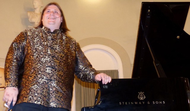 Krystian Tkaczewski, pianista i pedagog, po raz drugi organizuje konkurs międzynarodowy w Busku-Zdroju.