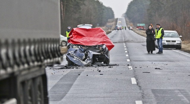 Do tragicznego wypadku doszło w poniedziałek (20 lutego) na drodze krajowej nr 32 w miejscowości Brzózka, pomiędzy Krosnem Odrzańskim a Gubinem.