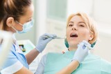 Ile kosztuje prywatna wizyta u dentysty? Tyle zapłacisz za leczenie kanałowe, plombę i wyrwanie zęba. Oto aktualny cennik stomatologiczny