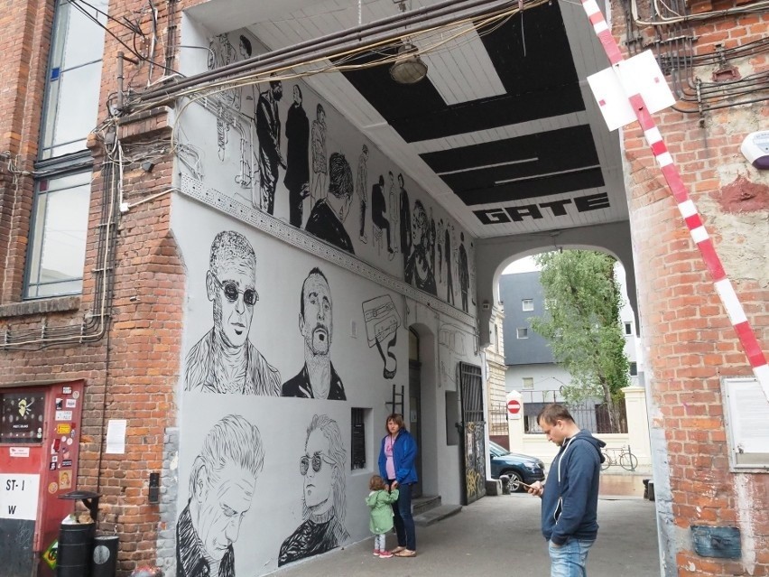 Łódź. Nowy mural w OFF Piotrkowska. Upamiętnia 40-lecie utworu „New Year’s Day” grupy U2