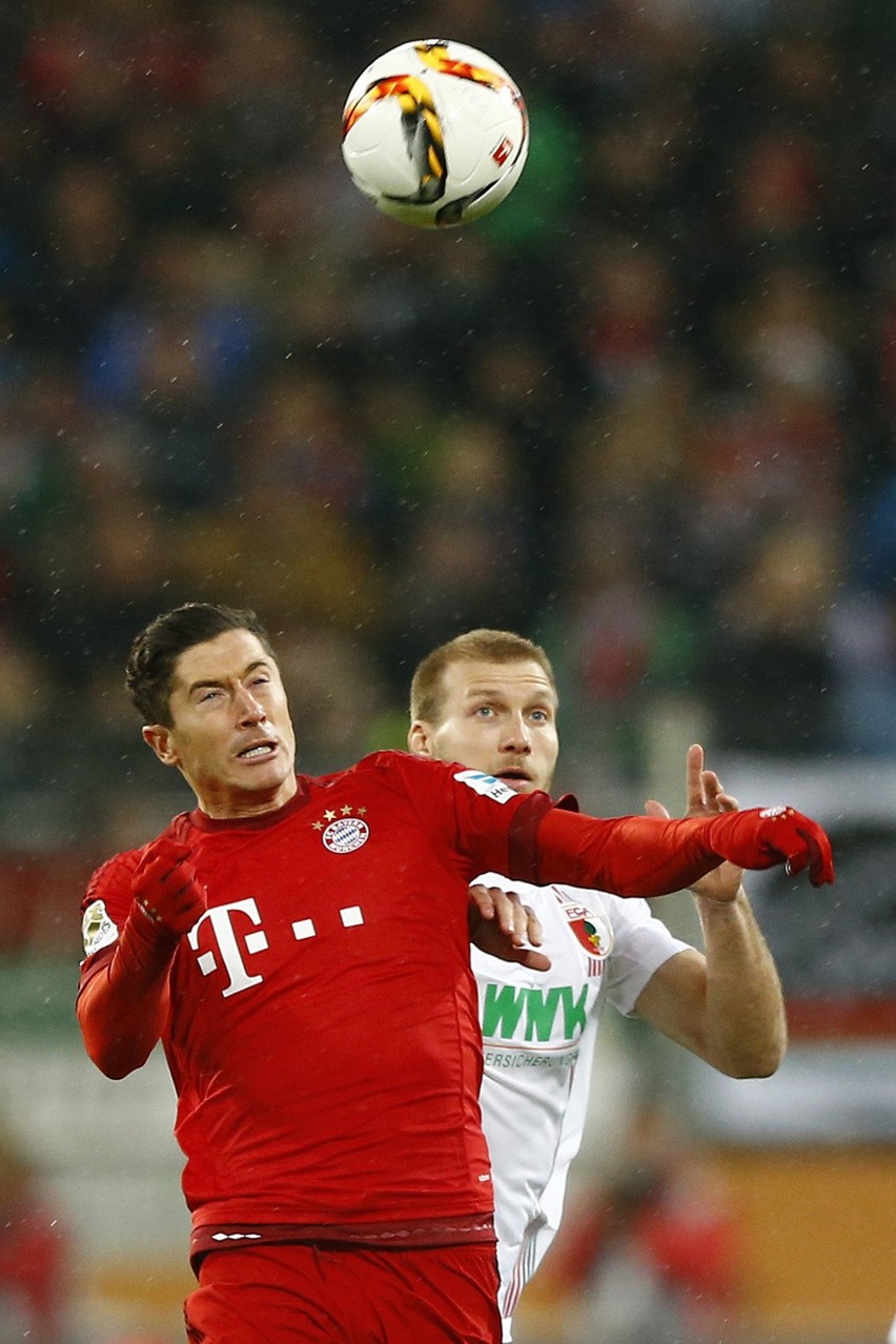 Jeśli Lewandowski strzela gole w meczu, to dwa. Bayern wygrał 3:1, Polak liderem tabeli strzelców