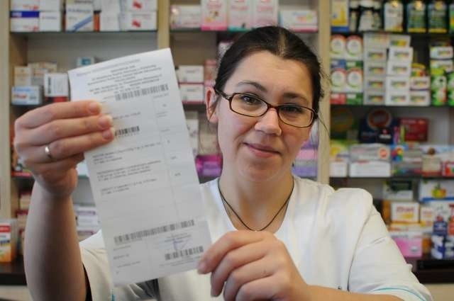 Wprowadzone zmiany powinny ułatwić pracę także farmaceutom. Na zdjęciu Marta Lubkowska z apteki Bliska przy ul. Fałata
