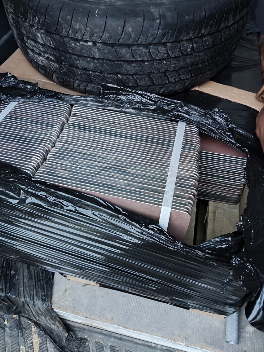 W Busku-Zdroju grupa przedsiębiorców i mieszkańców  załatwiła... 6 ton stali na 750 kamizelek kuloodpornych dla Ukrainy