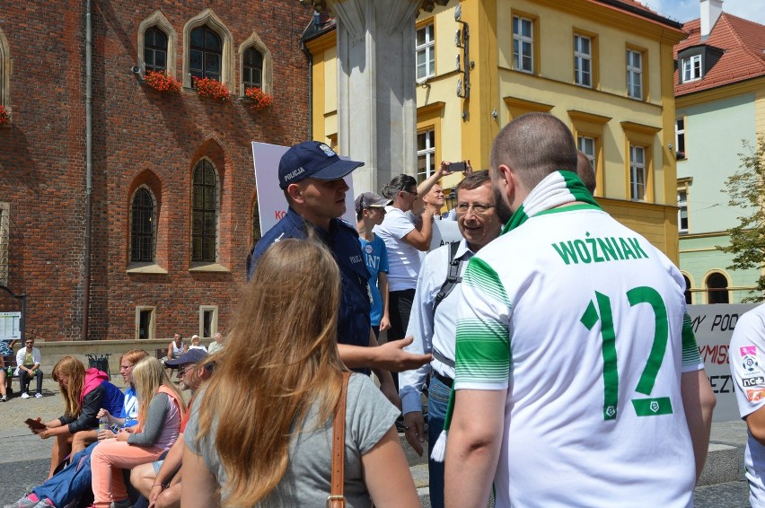 Starcie przeciwników prezydenta Dudy i kibiców Lechii Gdańsk...