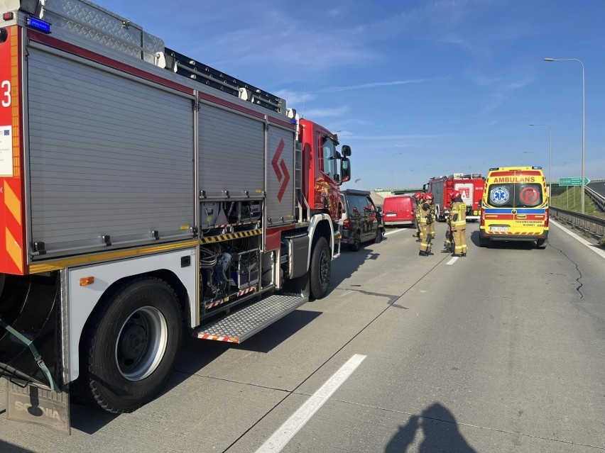 Wypadek na autostradzie A4 pod Legnicą. Wciąż korki po zderzeniu dwóch aut, są też nowe kolizje
