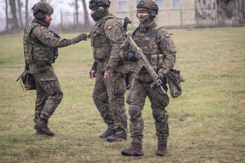 Szkoleniowe strzelanie z norweskich granatników na toruńskim...